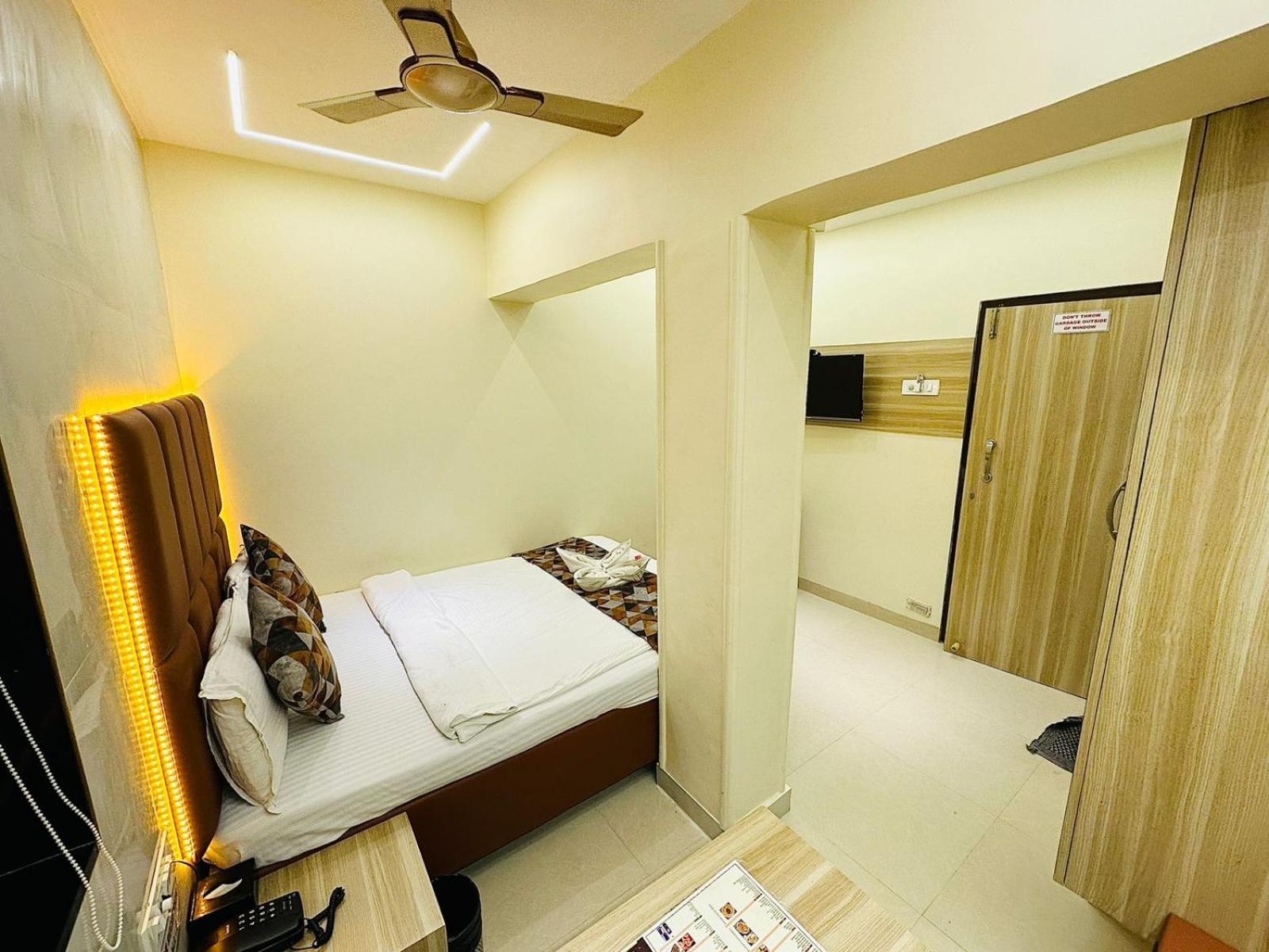 Hotel Vashi Inn 纳威孟买 外观 照片