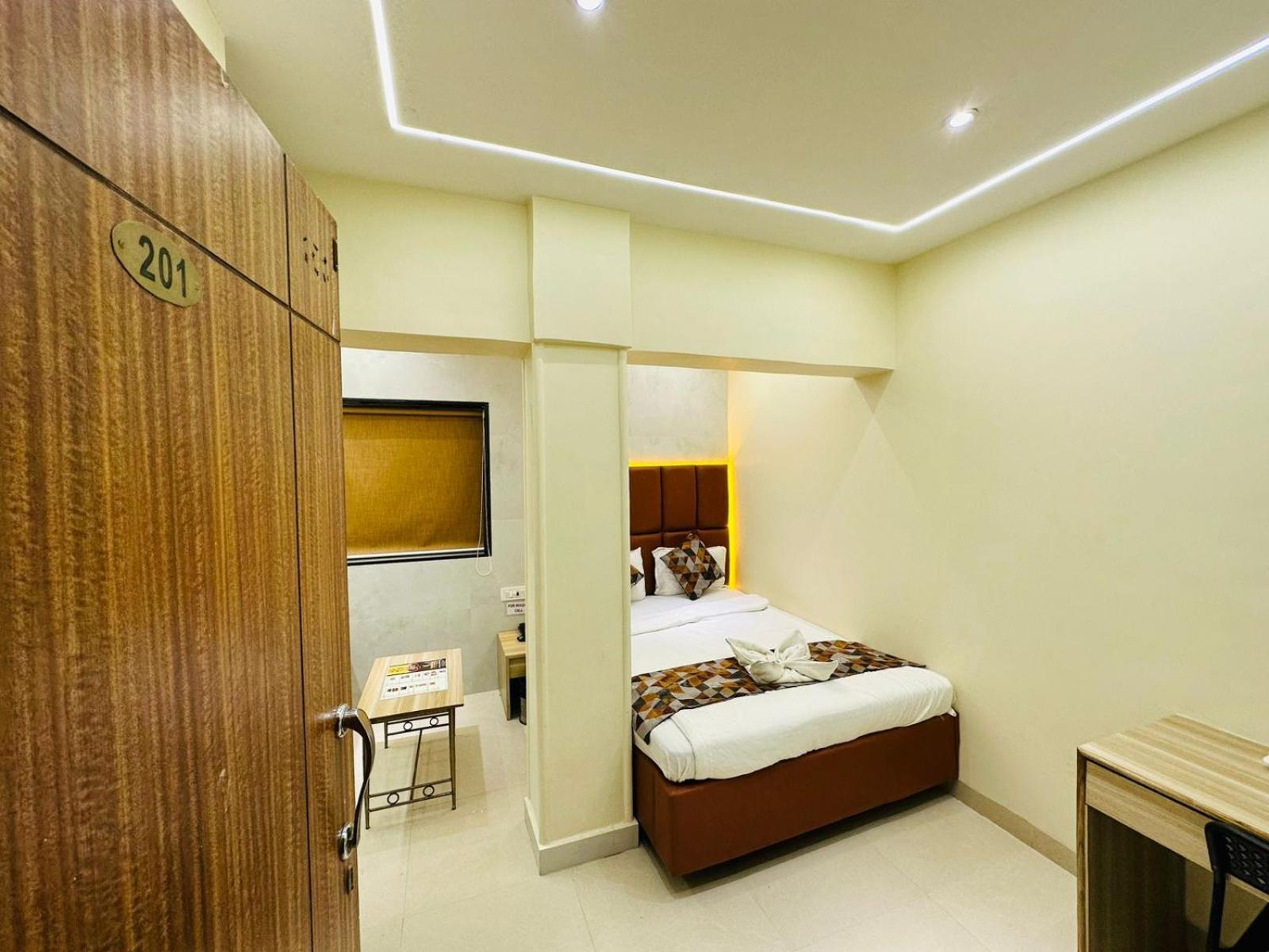 Hotel Vashi Inn 纳威孟买 外观 照片